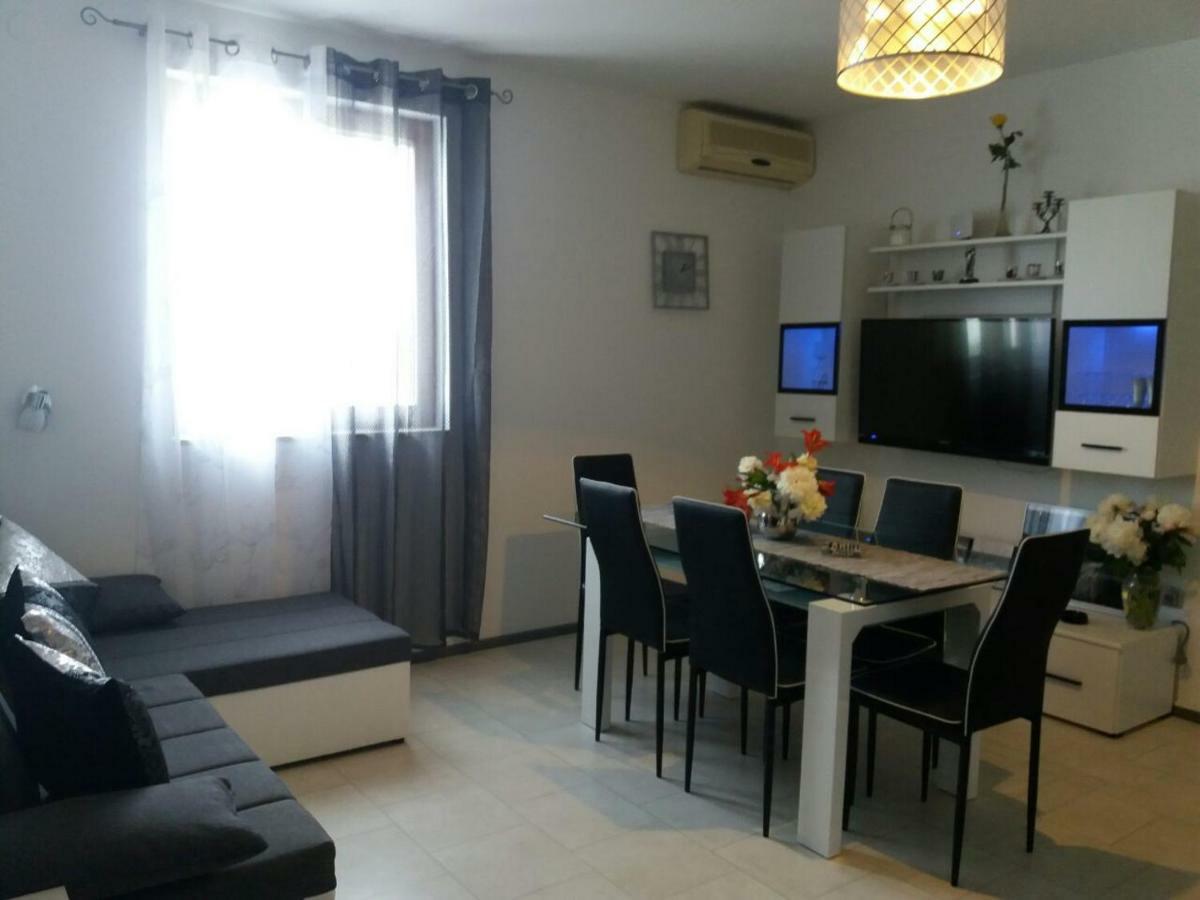 Apartmani Tajana Sukošan Dış mekan fotoğraf